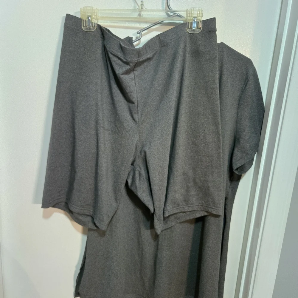 Short Set - Picture 4 of 5